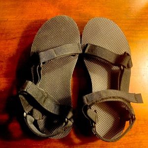 Teva Sandals size 7. Like new-never worn!